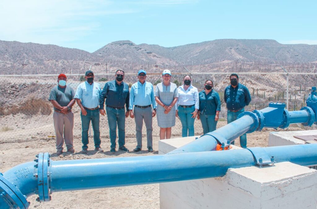 Edith Aguilar en compañía del secretario general, regidores y funcionarios municipales en las instalaciones del cárcamo número 3 del complejo Laguna de Oxidación en Santa Rosalía.