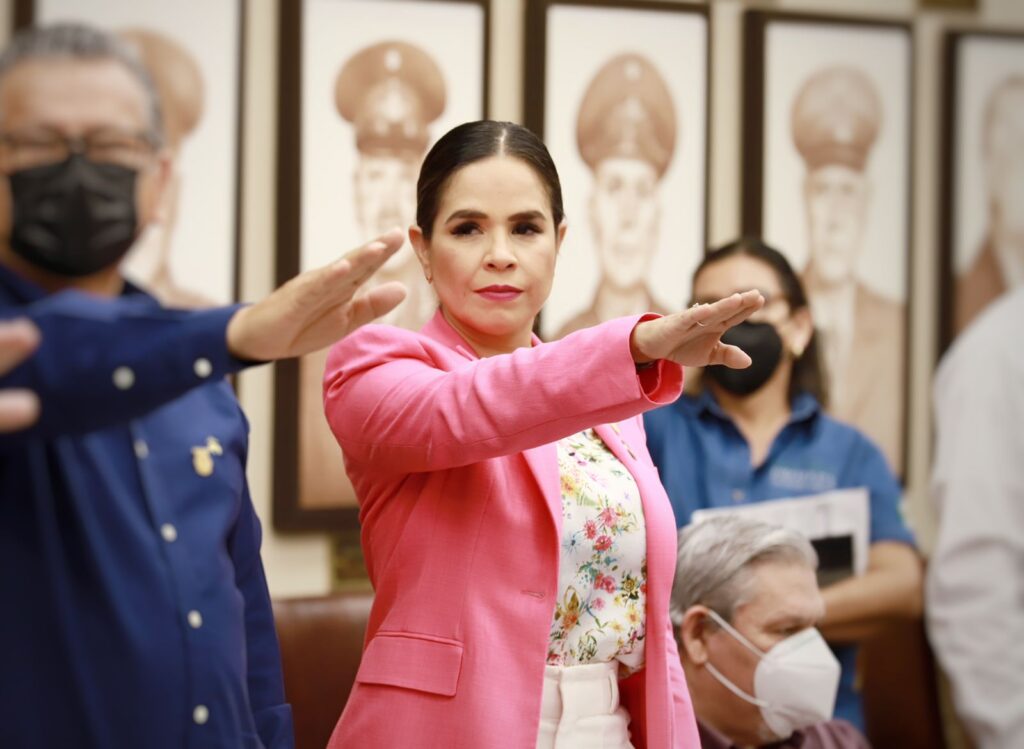 La coordinación de esfuerzos y acciones para la adaptación, mitigación y reducción de la vulnerabilidad, será sin duda la clave para enfrentar el cambio climático, consideró la diputada Gabriela Montoya Terrazas, presidenta de la mesa directiva del Congreso del Estado, luego de tomar protesta como parte de la Comisión Interinstitucional del Cambio Climático del Estado de B.C.S.