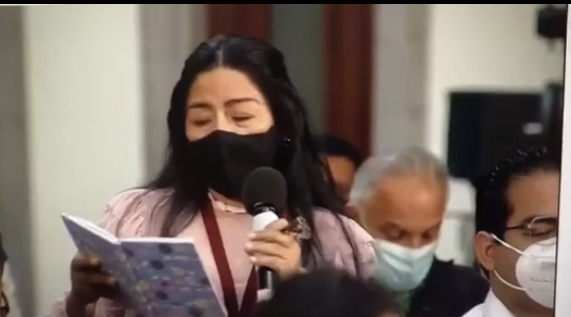 Periodista confronta a AMLO y denuncia amenazas por preguntas en la mañanera