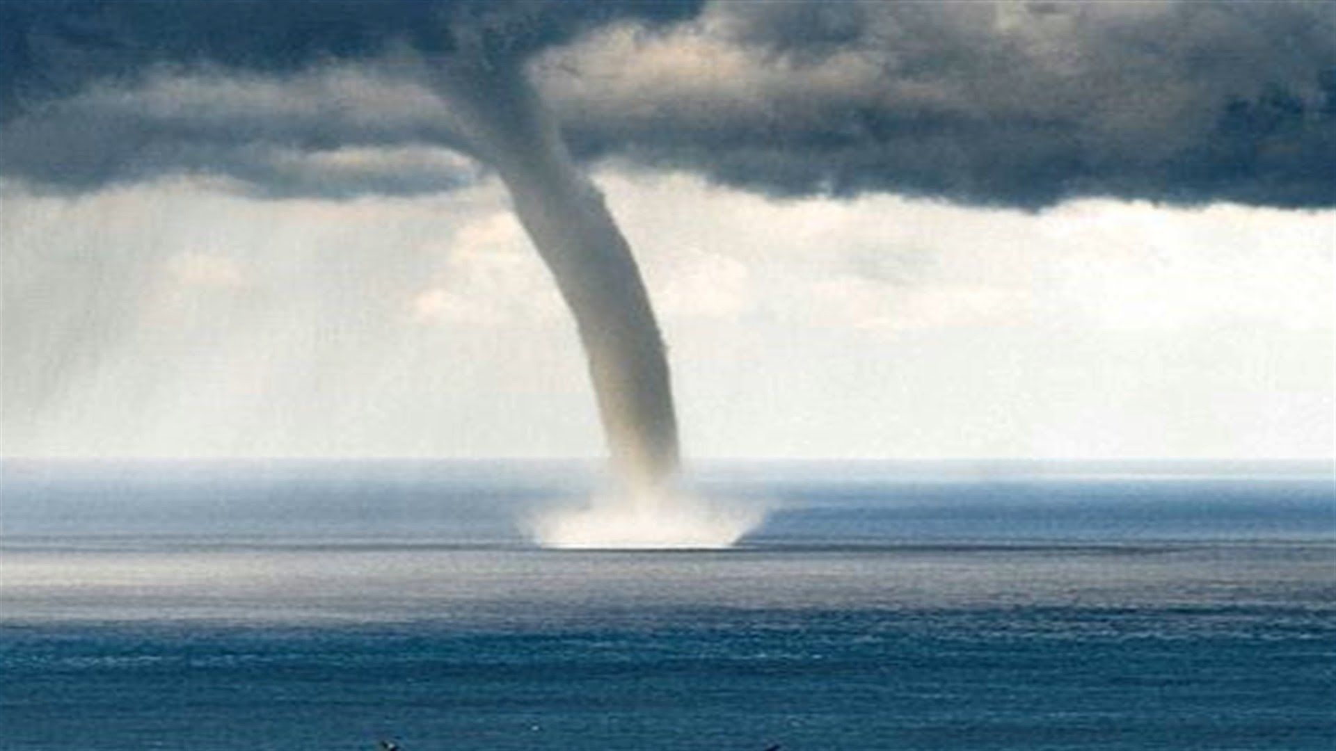 VÍDEO | ¡IMPRESIONANTE! Tromba marina causa terror en Destin, Florida