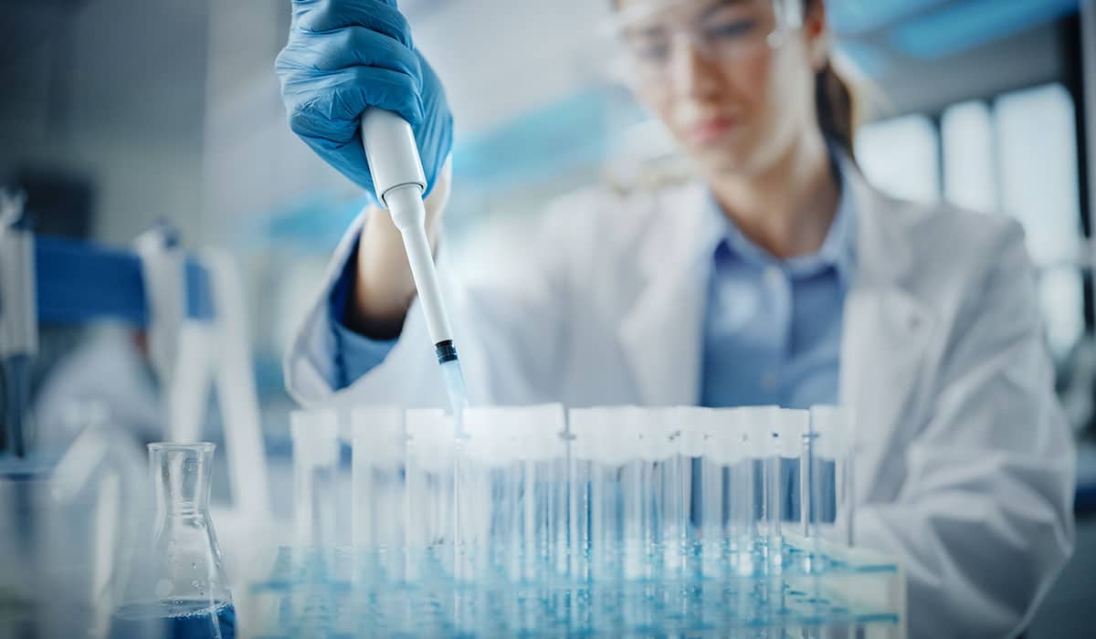 Fármaco contra el cáncer logra reducir tumores en primer ensayo clínico con humanos