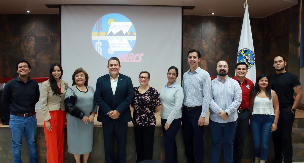 Alumnos de semestre de la Maestría de Administración Estratégica de la UABCS, realizaron una exposición de anteproyectos de investigación, en el Auditorio de Ciencias Sociales.