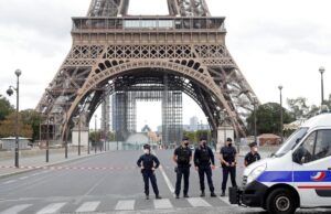 Policía evacúa la Torre Eiffel por supuesta amenaza de bomba; no hay heridos
