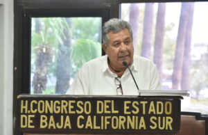 Los libros de texto, contienen las aportaciones de 32 secretarios de educación de las entidades federativas, incluyendo gobiernos panistas: Diputado José María Avilés Castro