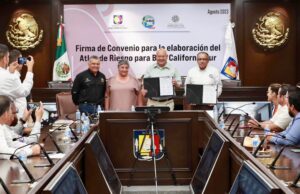 Encabeza Víctor Castro Cosío firma de convenio para la elaboración de Atlas de Riesgo de BCS