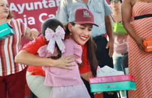 Entrega DIF La Paz zapatos escolares en Los Planes