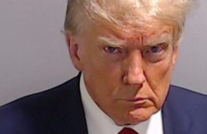 Trump se entrega en cárcel de Atlanta, lo arrestan, lo fichan y sale bajo fianza