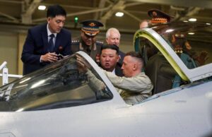 Kim Jong Un visita una planta de aviones de combate en Rusia, al tiempo que Putin acepta su invitación a Corea del Norte