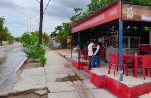 Coepris ha suspendido 28 puestos semifijos con venta de alimentos en La Paz por derrame de drenaje