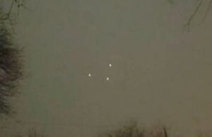 Militares se enfrentan a un objeto triángular que surcó los cielos de Bahía Blanca, donde aparentemente hirió a algunos soldados.