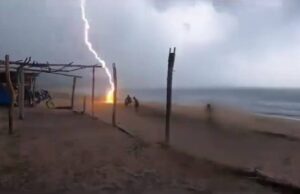 Vídeo: Rayo cobró la vida de dos personas en Michoacán