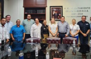 ESCAPARATE POLÍTICO/El proyecto político del alcalde cabeño Oscar Leggs a punto de irse a pique