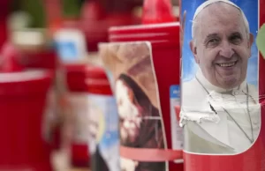 La primera ministra italiana visitó al Papa Francisco y afirma que está “alerta” y bromeando