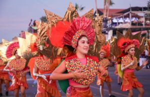 Color, alegría y baile en el primer desfile del Carnaval La Paz 2025