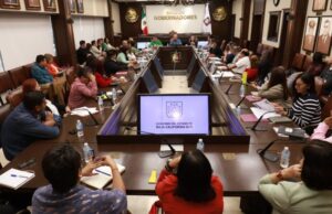 Convoca Víctor Castro a mejorar la operatividad de áreas de administración del Gobierno estatal