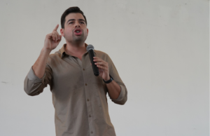 ESCAPARATE POLÍTICO/La prisa y acelere evidente de Manuel Cota hacia el 2027, reflejan su inmadurez política.