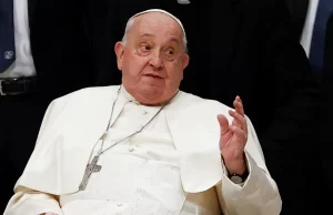 El papa Francisco “aún no está fuera de peligro” pero no corre riesgo de «muerte inmediata», dice médico