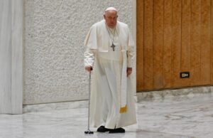 Papa Francisco cumple una semana hospitalizado por neumonía