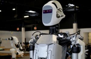 Robot con IA pierde el control y ataca a mujer en festival de China