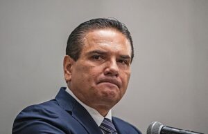 Giran orden de aprehensión contra exgobernador de Michoacán, Silvano Aureoles