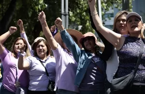 Feministas protestan en México contra el exfutbolista Cuauhtémoc Blanco, acusado de intento de violación