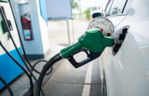 Acuerdo de gasolina entrará este lunes; buscarán nuevas reuniones con gasolineros que no firmaron