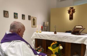 Vaticano difunde la primera foto del papa Francisco desde su hospitalización