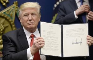 Migrantes se quedan sin derecho al Seguro Social en EE. UU.: Trump firma decreto