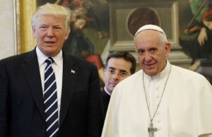 Trump se despide del Papa Francisco; Casa Blanca izará bandera a media asta.