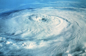 Por mortales, retiran Beryl, Helene, John y Milton de lista de huracanes