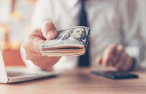 Avanza en EE.UU. propuesta para cobrar 5% a las remesas de migrantes