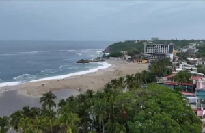 Flossie se intensifica y podría convertirse en huracán este lunes