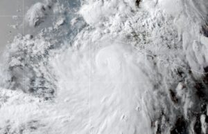 Flossie se fortalece a huracán; podría alcanzar la categoría 2 en las próximas horas