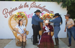 Coronan a Teresa I como reina de los Cabalgantes de las Fiestas Tradicionales Santa Anita 2025