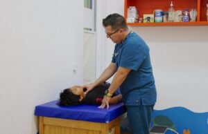 Realizan segunda jornada de valoraciones con neuropediatra para niñez con discapacidad en Los Cabos