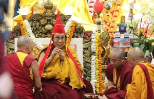 El dalái lama vaticina que vivirá «otros 30 o 40 años» en medio de la crisis de sucesión