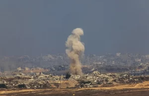 Israel mata a 22 gazatíes, entre ellos, 10 niños que aguardaban el reparto de alimentos