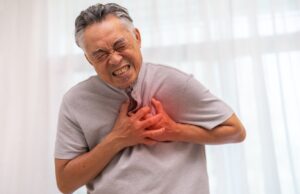 ¿Qué hacer si alguien está sufriendo un infarto?