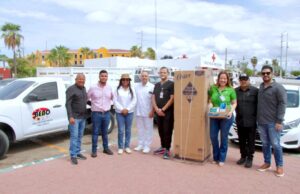Entregan refrigerador, silla de ruedas, andadera y equipo médico al Hospital General de Cabo San Lucas