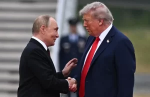 Documentos confidenciales de la cumbre entre Trump y Putin, hallados en un hotel de Alaska