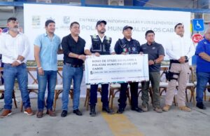 Entregan autoridades uniformes y equipamiento a elementos de Seguridad Pública Municipal