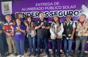 Instala Ayuntamiento de Los Cabos el poste número 100 de alumbrado público solar en Cabo San Lucas