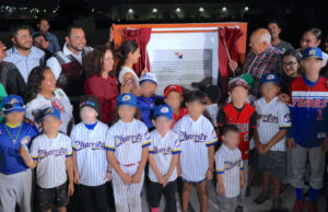 Alcalde y gobernador inauguran pavimentación de la calle César Martínez en colonia Vista Hermosa en SJC