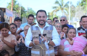 Presidente de Los Cabos inaugura obras de pavimentación en colonia Santa Rosa SJC