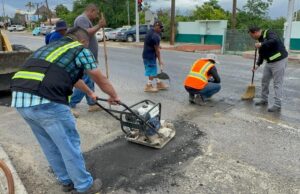 Realiza Obras Públicas reparación de baches en la carretera transpeninsular