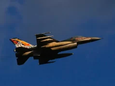 Trump advierte a Venezuela que derribará sus cazas y Maduro dice si el país es agredido «pasaría a una etapa de lucha armada»