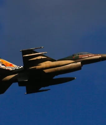 Trump advierte a Venezuela que derribará sus cazas y Maduro dice si el país es agredido «pasaría a una etapa de lucha armada»