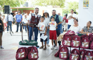 Más de 2 mil 500 niñas y niños reciben mochilas y útiles escolares en Cabo San Lucas