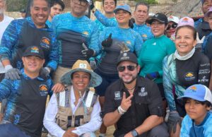 Unen esfuerzos Ayuntamiento de Los Cabos y ciudadanía para limpiar playa El Médano tras huracán “Lorena”