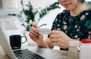 Alerta Secretaría de Seguridad: Hay riesgos graves por comprar medicamentos en redes sociales